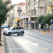 Imperia, auto contro un palo in via della Repubblica Imperia, auto contro un palo in via della Repubblica