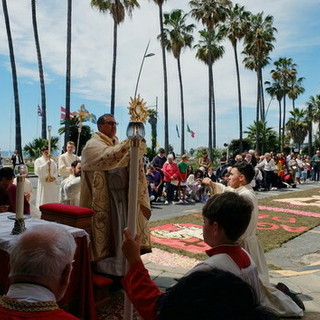 Petali e devozione: San Giovanni rinnova la tradizione dell'Infiorata