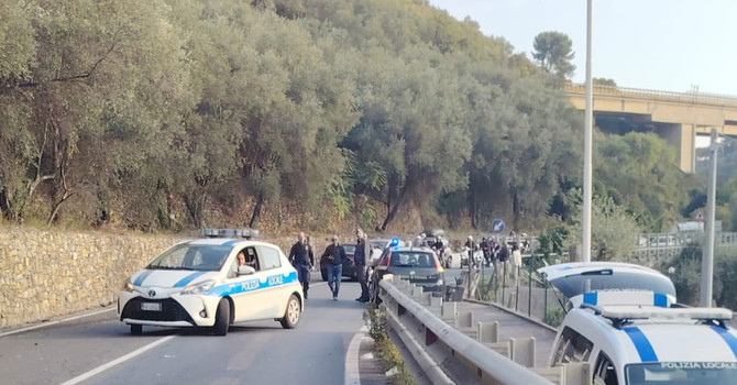 Imperia, scontro tra auto e moto in via Nazionale: ferito in codice rosso Imperia, scontro tra auto e moto in via Nazionale: ferito in codice rosso