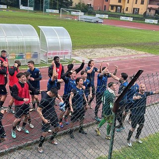 I nerazzurri esultano dopo la vittoria del Brin sotto al settore ospiti