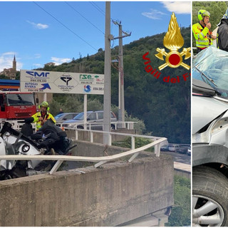Incidente a Chiusanico, conducente estratto dai vigili del fuoco dall'abitacolo dell'autovettura (video)