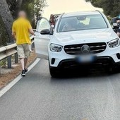 Tampona un'auto su  Capo Berta: motociclista in gravi condizioni