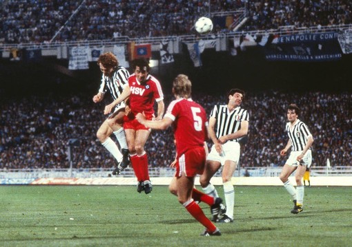 ACCADDE OGGI, 28 MAGGIO 1983. Amburgo–Juventus: festeggiamenti con spinelli dopo la finale di Coppa Campioni ACCADDE OGGI, 28 MAGGIO 1983. Amburgo–Juventus: festeggiamenti con spinelli dopo la finale di Coppa Campioni