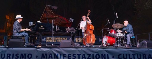 Concerto di Dado Moroni , Rosario Bonaccorso e Hamid Drake a Villa Scarsella di Diano Marina Concerto di Dado Moroni , Rosario Bonaccorso e Hamid Drake a Villa Scarsella di Diano Marina
