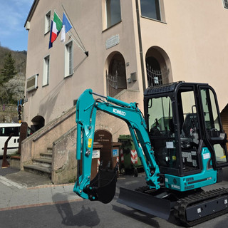 Borghetto d’Arroscia investe sul territorio: arriva un nuovo miniescavatore