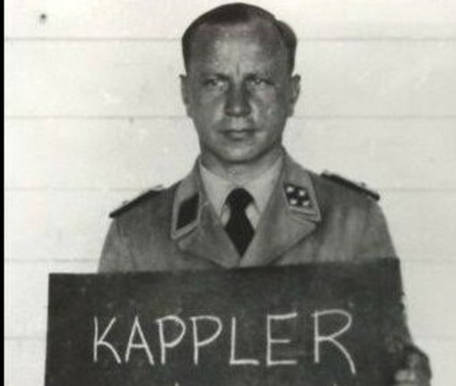ACCADDE OGGI, 19 AGOSTO 1977. Blitz contro le auto dei turisti tedeschi per protestare contro la fuga del criminale di guerra Herbert Kappler ACCADDE OGGI, 19 AGOSTO 1977. Blitz contro le auto dei turisti tedeschi per protestare contro la fuga del criminale di guerra Herbert Kappler