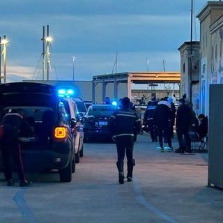 Imperia, violenta lite alla radice del molo lungo di Oneglia: giovane in ospedale