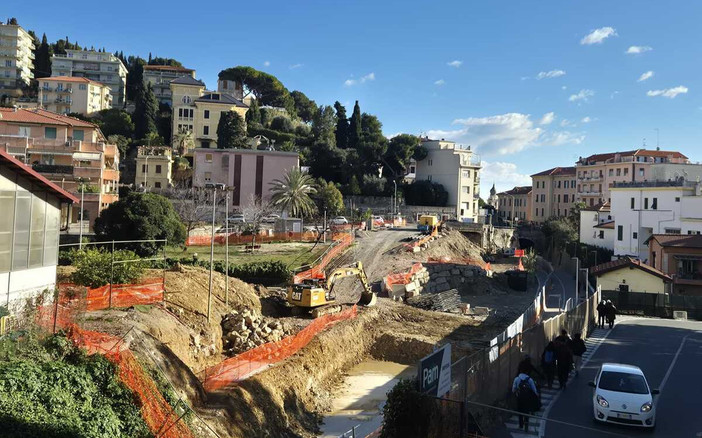 Pista ciclabile interrotta per i lavori di adeguamento di via Agnesi