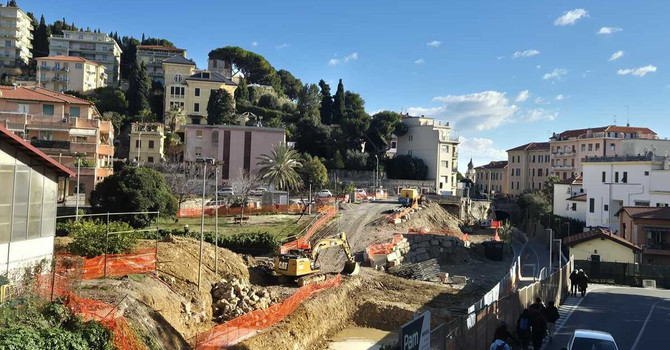 Pista ciclabile interrotta per i lavori di adeguamento di via Agnesi Pista ciclabile interrotta per i lavori di adeguamento di via Agnesi