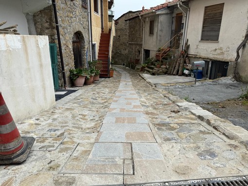 L'assessore Scajola a Bajardo e Ceriana per due interventi di rigenerazione urbana: "recuperiamo vie e spazi, sostegno concreto al territorio" (foto)