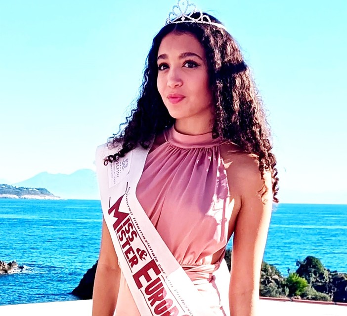 L'imperiese Leticia Lima Florentio incoronata Miss Strand Delfini di Ischia L'imperiese Leticia Lima Florentio incoronata Miss Strand Delfini di Ischia