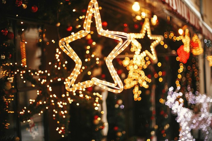 A San Bartolomeo al mare iniziato l’allestimento delle luminarie natalizie