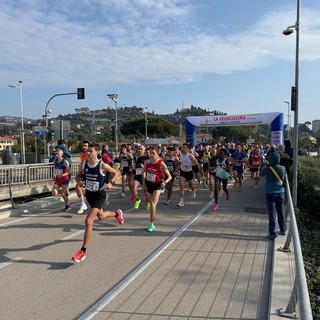 La 5 km del Marathon Club porta in pista campioni e appassionati: sfida sul percorso veloce della ciclabile