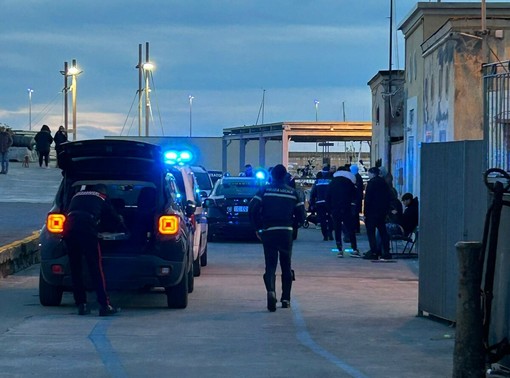 Imperia, violenta lite alla radice del molo lungo di Oneglia: giovane in ospedale