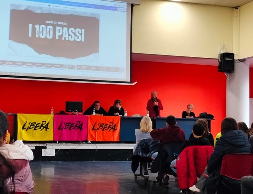 Gli studenti della Littardi incontrano il testimone di giustizia Rocco Mangiardi e i genitori di Dodò, vittima di mafia Gli studenti della Littardi incontrano il testimone di giustizia Rocco Mangiardi e i genitori di Dodò, vittima di mafia