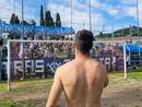 Lenny Castagna saluta la Gradinata Nord dopo l'ultima partita al ' Ciccione'                       (Foto Flammia)