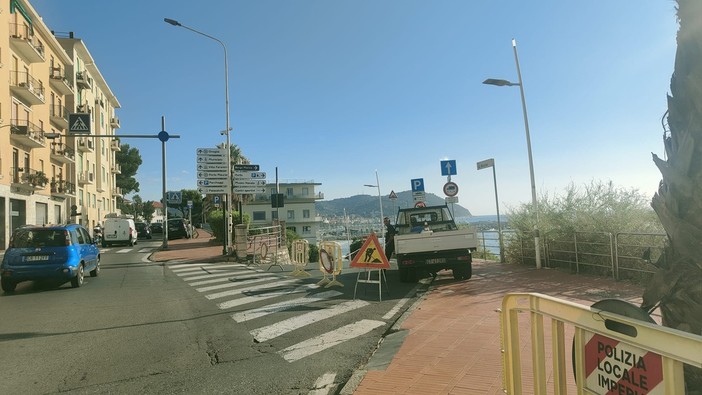 “Fateci usare la corsia della navetta sulla Ciclabile”, la provocazione dei tassisti imperiesi esasperati dal traffico “Fateci usare la corsia della navetta sulla Ciclabile”, la provocazione dei tassisti imperiesi esasperati dal traffico