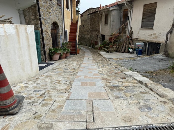 L'assessore Scajola a Bajardo e Ceriana per due interventi di rigenerazione urbana: "recuperiamo vie e spazi, sostegno concreto al territorio" (foto)