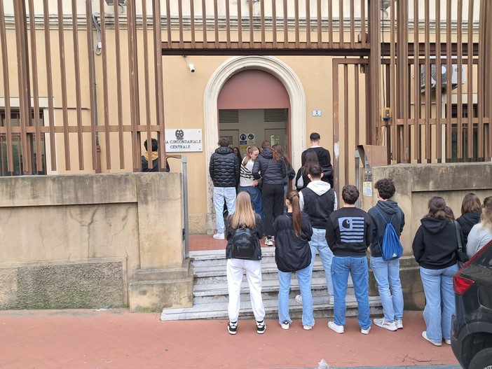 "La scuola va in carcere", la visita degli studenti alla casa circondariale di Imperia "La scuola va in carcere", la visita degli studenti alla casa circondariale di Imperia