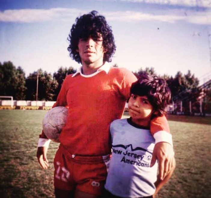 L'AMARCORD DEL SABATO. Calcio, l'incredibile storia dell'ingaggio sfumato in extremis per l'Imperia di Lalo Maradona