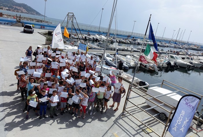 Diano Marina: 130 bambini delle scuole di villa Scarsella e Manzoni hanno preso parte al progetto VelaScuola Diano Marina: 130 bambini delle scuole di villa Scarsella e Manzoni hanno preso parte al progetto VelaScuola
