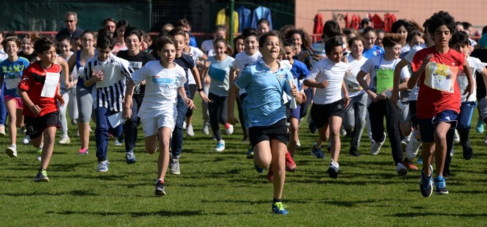 Oltre 500 alunni di 24 classi hanno partecipato all'edizione 2019 de “La Pace di Corsa” Oltre 500 alunni di 24 classi hanno partecipato all'edizione 2019 de “La Pace di Corsa”