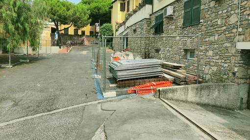 Imperia, via ai lavori per l’allargamento di via Agnesi: scattano divieti e nuove regole per la sosta Imperia, via ai lavori per l’allargamento di via Agnesi: scattano divieti e nuove regole per la sosta