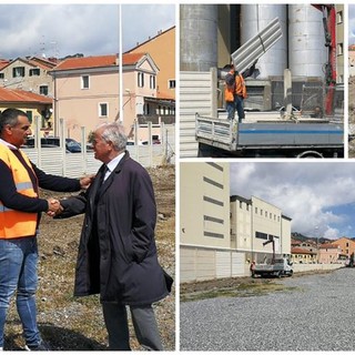 Imperia: partiti i lavori nell'area doganale, il Sindaco Claudio Scajola "Entro Pasqua 86 parcheggi in più" Imperia: partiti i lavori nell'area doganale, il Sindaco Claudio Scajola "Entro Pasqua 86 parcheggi in più"
