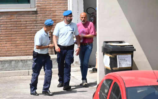 Permessi di soggiorno in cambio di denaro, ai domiciliari il funzionario della Questura di Imperia Luigi Mingherlino