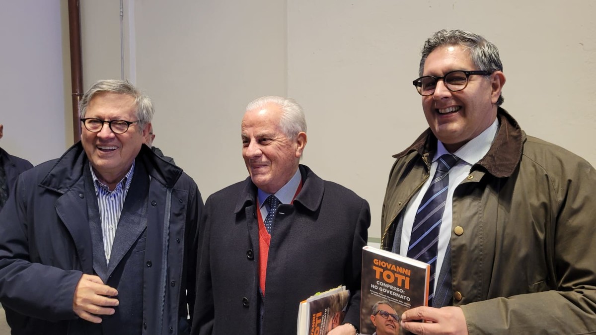 Toti a Imperia per presentare il suo libro e del rapporto tra politica e giustizia