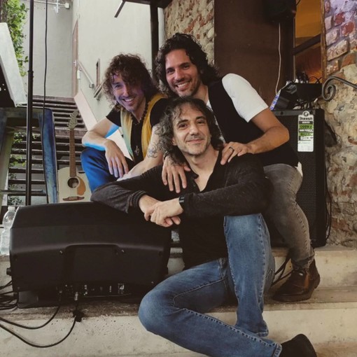 La band tributo ai Led Zeppelin 'Ladz' al Cover Night Festival di San Bartolomeo al mare La band tributo ai Led Zeppelin 'Ladz' al Cover Night Festival di San Bartolomeo al mare