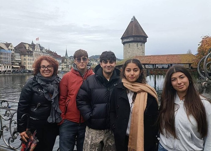 Eccoli i quattro studenti modello del Vieusseux impegnati in una esperienza da “cittadini europei” Eccoli i quattro studenti modello del Vieusseux impegnati in una esperienza da “cittadini europei”