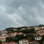 VIDEONOTIZIA. La microcella si forma su Imperia: pochi istanti prima del temporale