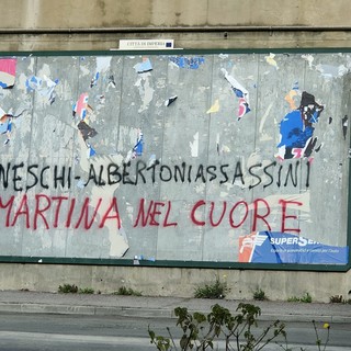 Martina Rossi ricordata dagli imperiesi con bacheche verniciate contro i ragazzi tornati in libertà (foto) Martina Rossi ricordata dagli imperiesi con bacheche verniciate contro i ragazzi tornati in libertà (foto)