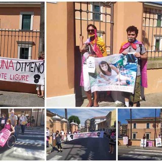 Imperia: il comitato 'Non una di meno' chiede giustizia per Martina Rossi, sit in davanti al tribunale (foto e video)