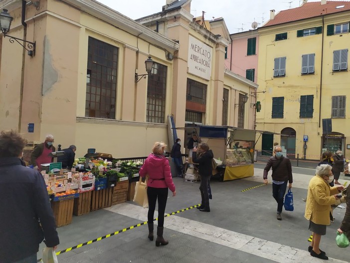 Imperia: mercato di Oneglia, IaC "Non si possono assumere decisioni così importanti in questo modo" Imperia: mercato di Oneglia, IaC "Non si possono assumere decisioni così importanti in questo modo"