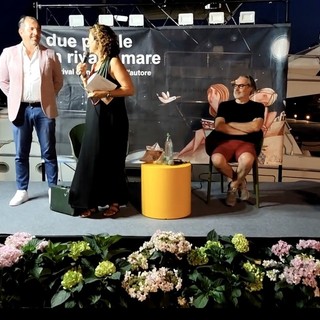 All'Hotel Riviera dei Fiori di San Lorenzo al Mare Matteo Bussola e il suo nuovo romanzo "Il sole nelle pozzanghere" (Video) All'Hotel Riviera dei Fiori di San Lorenzo al Mare Matteo Bussola e il suo nuovo romanzo "Il sole nelle pozzanghere" (Video)