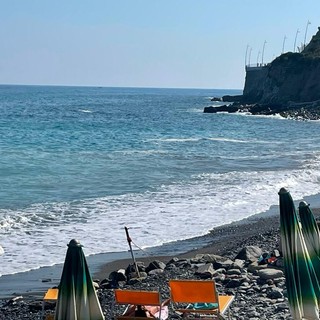 Diano Marina, miasmi e liquami nell'area del Molo Cavour: un turista scrive al sindaco Za