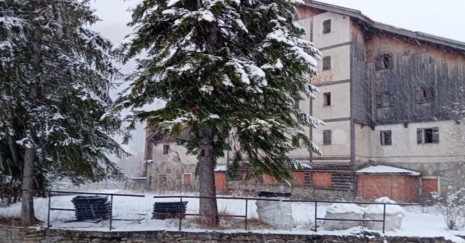 Monesi, bando contestato per la demolizione dell’ex Hotel Redentore