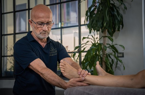 Come diventare un massaggiatore professionista esperto in riflessologia plantare?