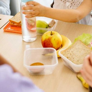 “Genitori a pranzo”, l’iniziativa nelle mense scolastiche va avanti fino al 15 maggio
