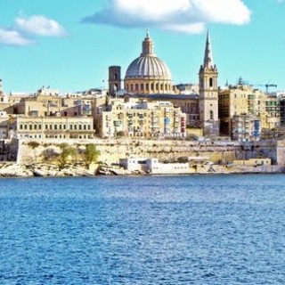 Rientrano oggi in Italia gli otto studenti imperiesi bloccati a Malta per il covid: dopo la quarantena possono finalmente riabbracciare le famiglie