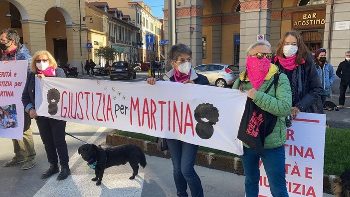 Imperia: alla vigilia del processo sulla morte di Martina Rossi, nuova manifestazione di 'Non una di meno' (foto e video) Imperia: alla vigilia del processo sulla morte di Martina Rossi, nuova manifestazione di 'Non una di meno' (foto e video)