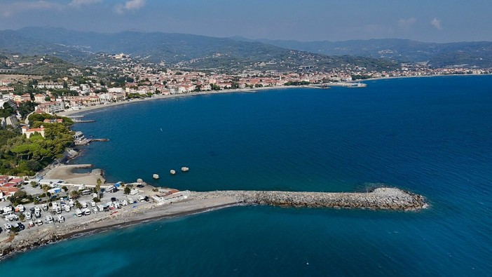 Molo Cavour di Diano Marina, pronti 420mila euro per difendere la costa Molo Cavour di Diano Marina, pronti 420mila euro per difendere la costa
