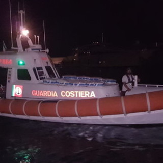 Diportista colto da malore al largo di Imperia soccorso dalla guardia costiera Diportista colto da malore al largo di Imperia soccorso dalla guardia costiera