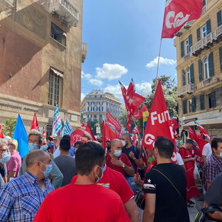 Il Partito Comunista Italiano a fianco dei lavoratori dei settori gas, acqua, elettrico ed igiene ambientale