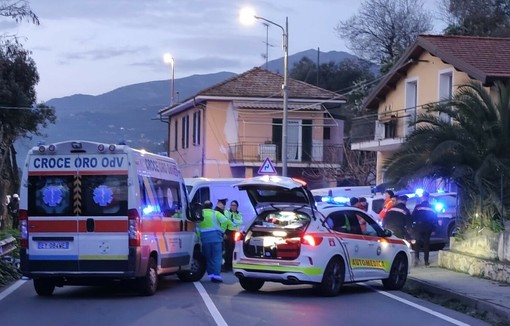 Diciottenne muore sulla statale 28, fatale l'urto contro un furgone