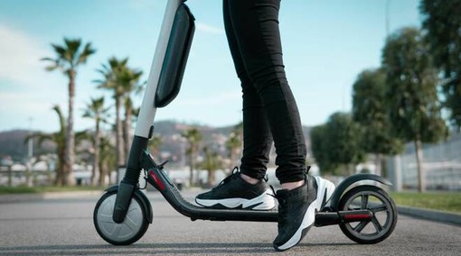 Imperia, tutti in monopattino con la nuova società che ha vinto la gara d'appalto: 1 milione di euro per quattro anni di servizio