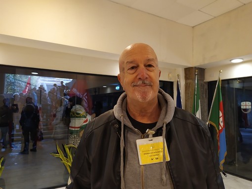 Regione: in consiglio anche Mauro Manuello di Cittadinanza Attiva, "Facciamo conoscere ai consiglieri il problema dell'ospedale unico" (Video) Regione: in consiglio anche Mauro Manuello di Cittadinanza Attiva, "Facciamo conoscere ai consiglieri il problema dell'ospedale unico" (Video)