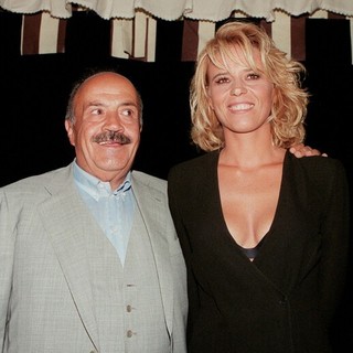 ACCADDE OGGI, 14 GENNAIO 1994. La “casa degli spiriti” di Diano Marina protagonista in tv da Costanzo &amp; De Filippi